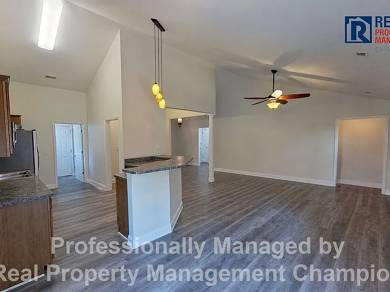 1734 Heatherstone Ln — Photo 4