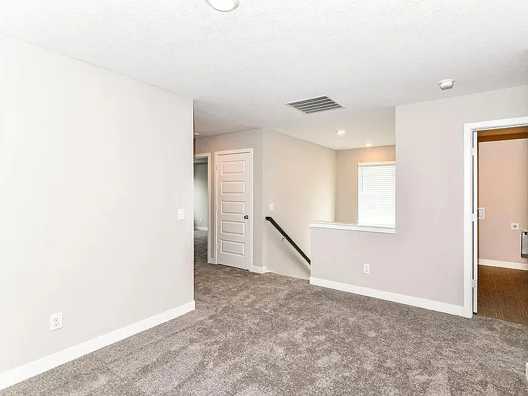 1936 Rowena Ln — Photo 24