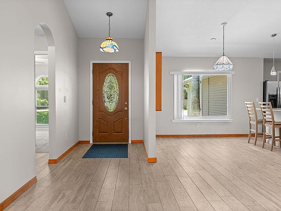 4th image of 355 Seabreeze Ave