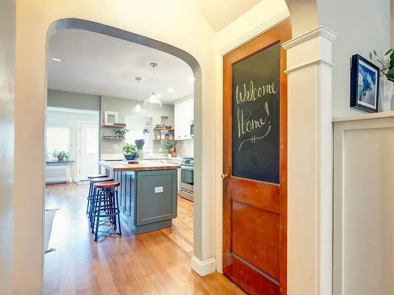 1517 Montana Ave NE — Photo 4
