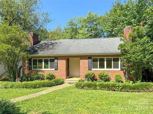 841 N Center St, Hickory, NC 28601