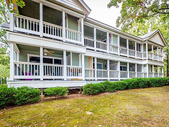 3rd image of 3022 Summerhill Pl