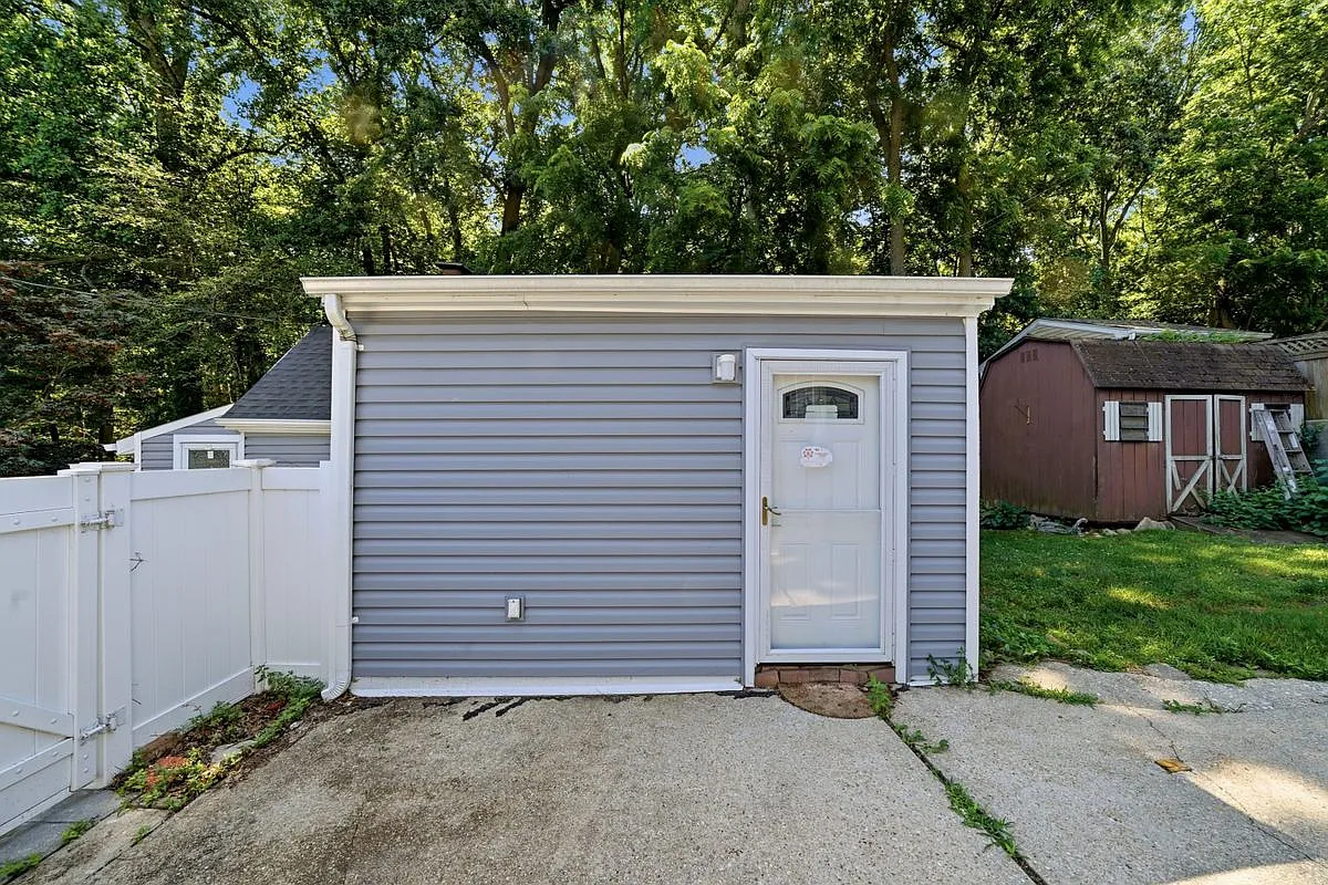 1 bed, 1.0 bath, 850 sqft, $2,500 — Photo 1