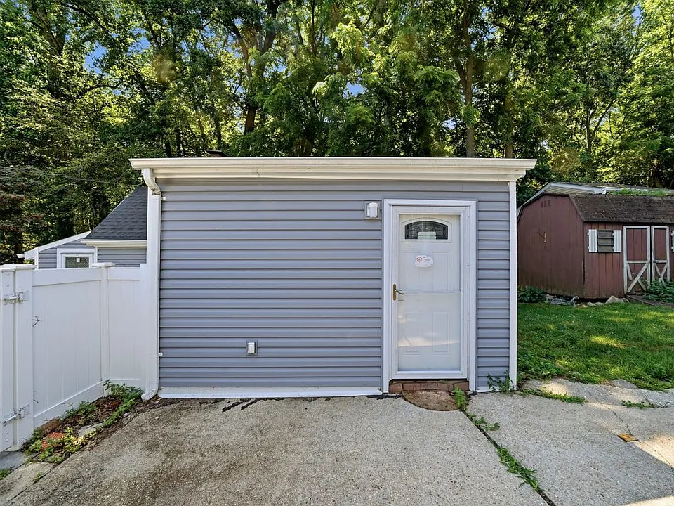 143 Walnut Rd #B