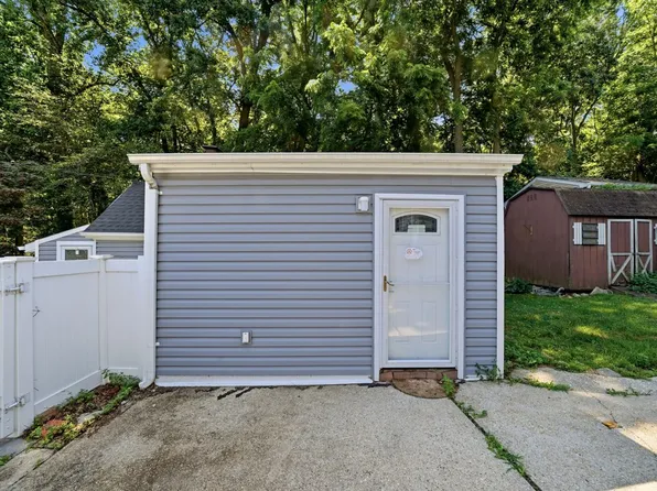 143 Walnut Rd #B, Kings Park, NY 11754