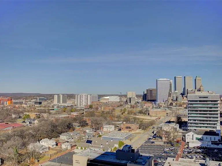 Adorable 2 bed 2 bath in historic Liberty Tower — Photo 28