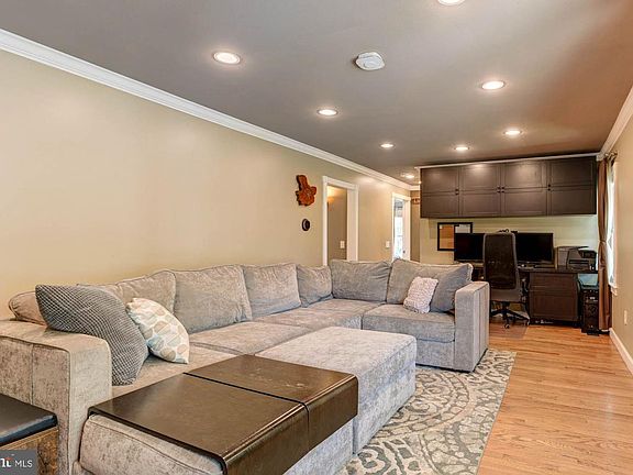 4th image of 1053 Genine Dr