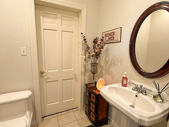 5th image of 515 W Kings Rd