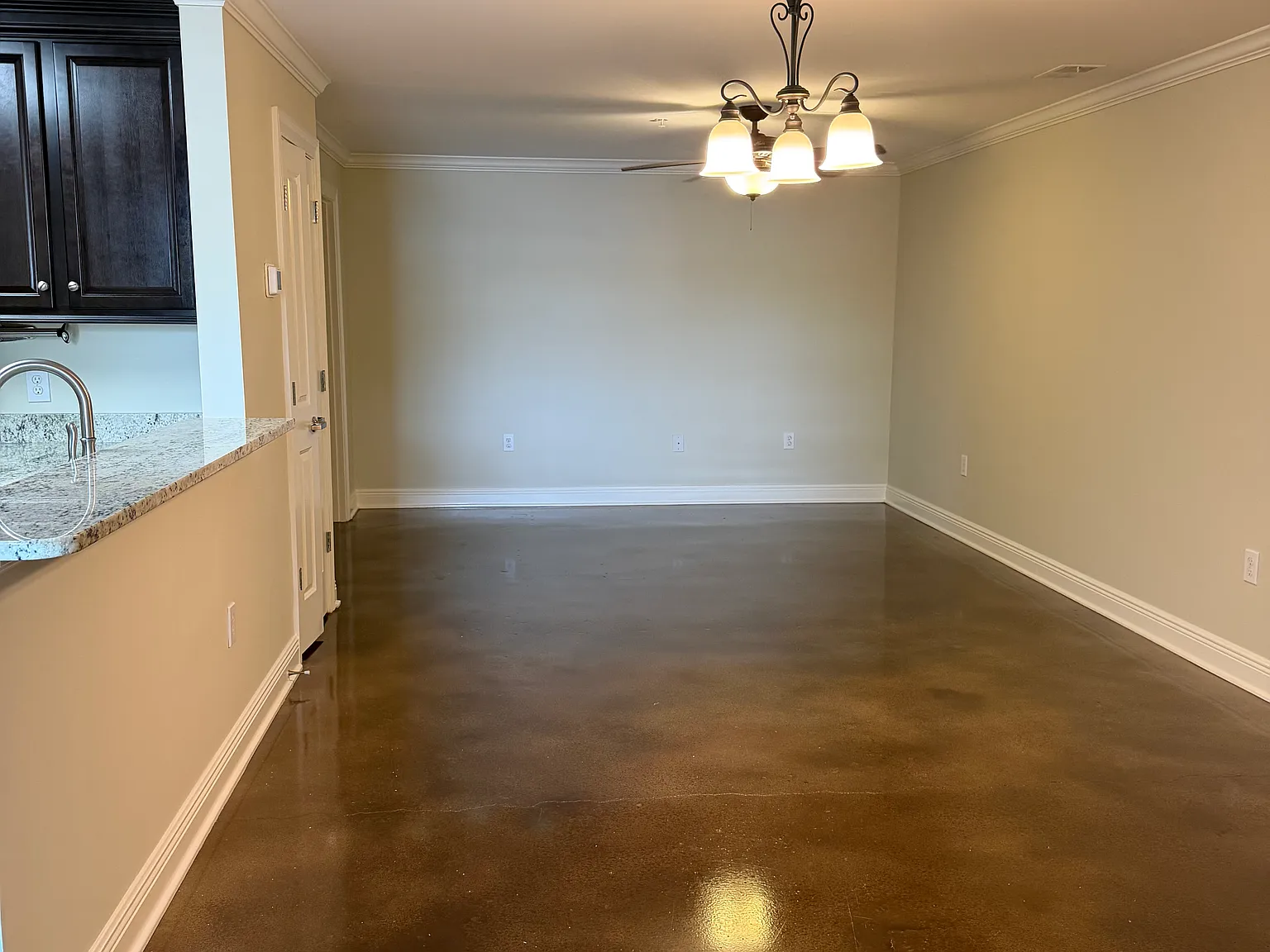 2 bed, 900 sqft, $1,500 — Photo 4