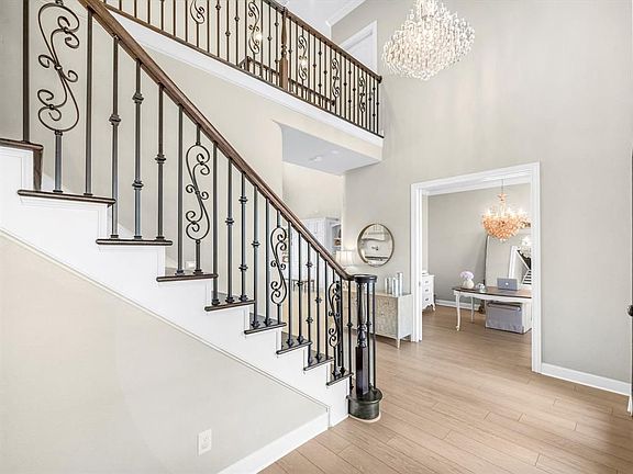 4th image of 735 Pegasus Ln