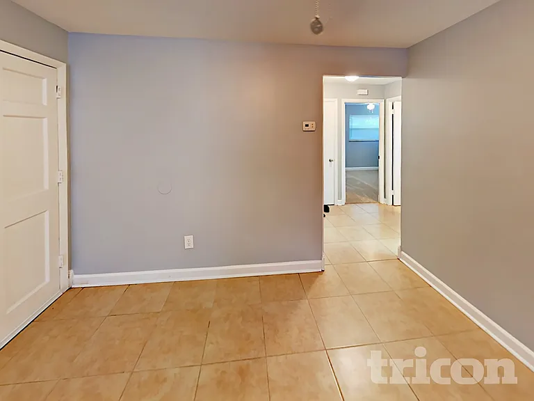 1117 N Saturn Ave — Photo 9