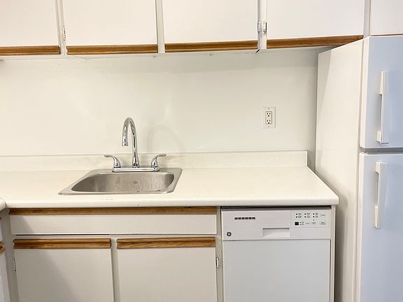 5th image of 3300 Oak St #1422206