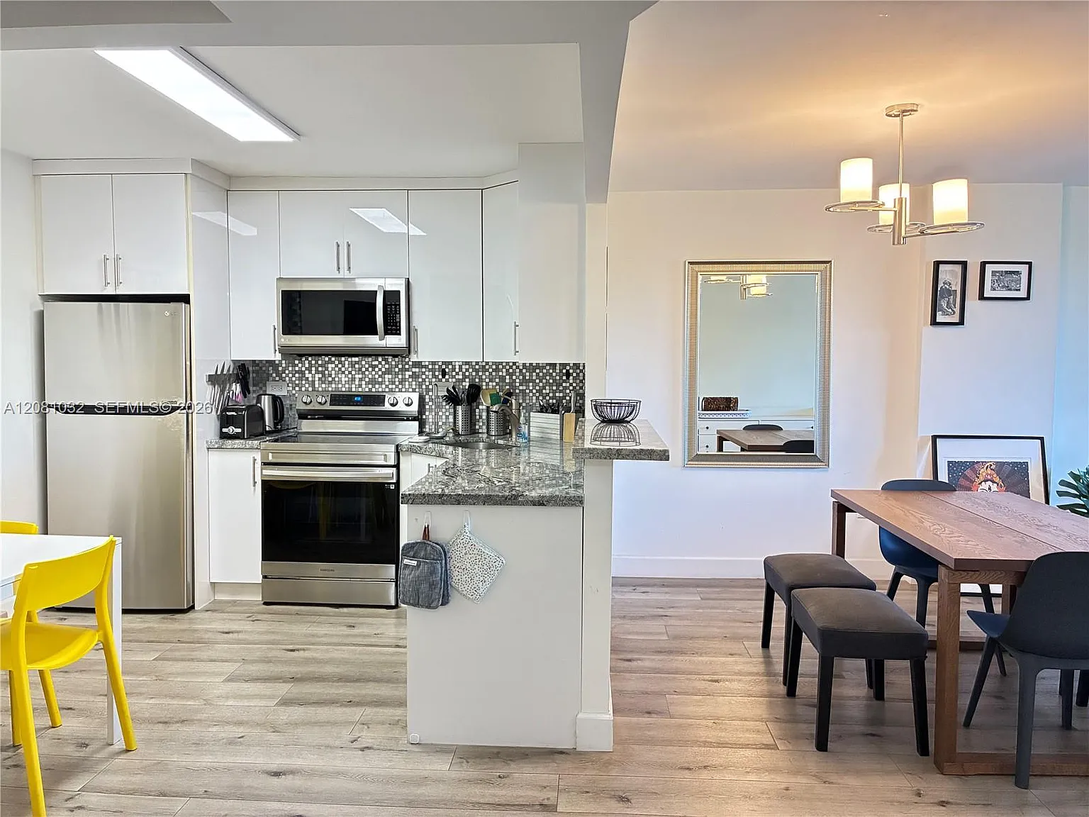 Commodore Plaza Condo — Photo 1