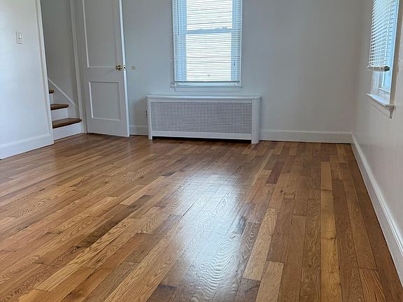 3rd image of 548 Queen St
