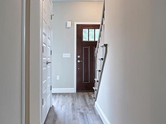 3rd image of 3 Rolling Meadow Rd