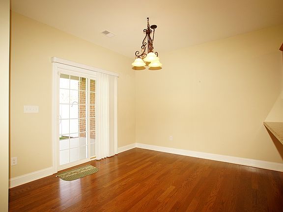 4th image of 421 Birchwood Dr