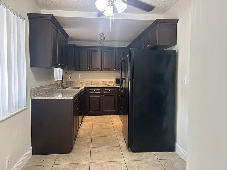 1220 NW 16th Ave #1 — Photo 6
