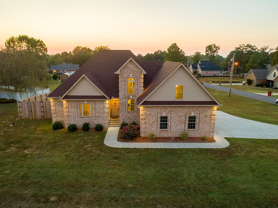 1st image of 105 Hummingbird Ln