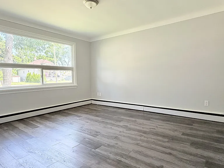 537 Confederation St #1 — Photo 4