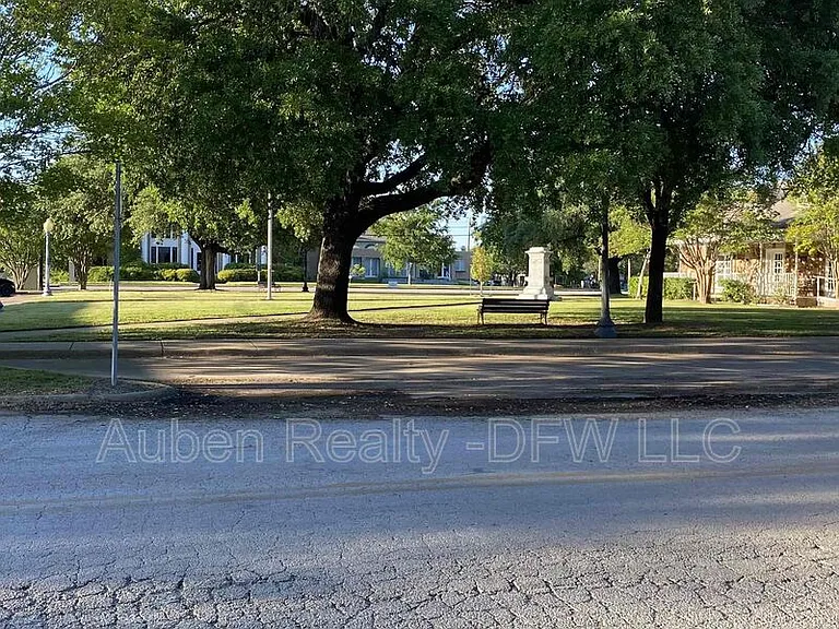 300 E Main St — Photo 26