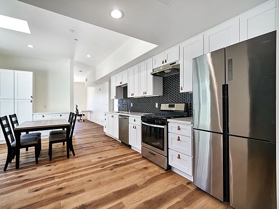 4th image of 2600 S Catalina St #4B-4Ba