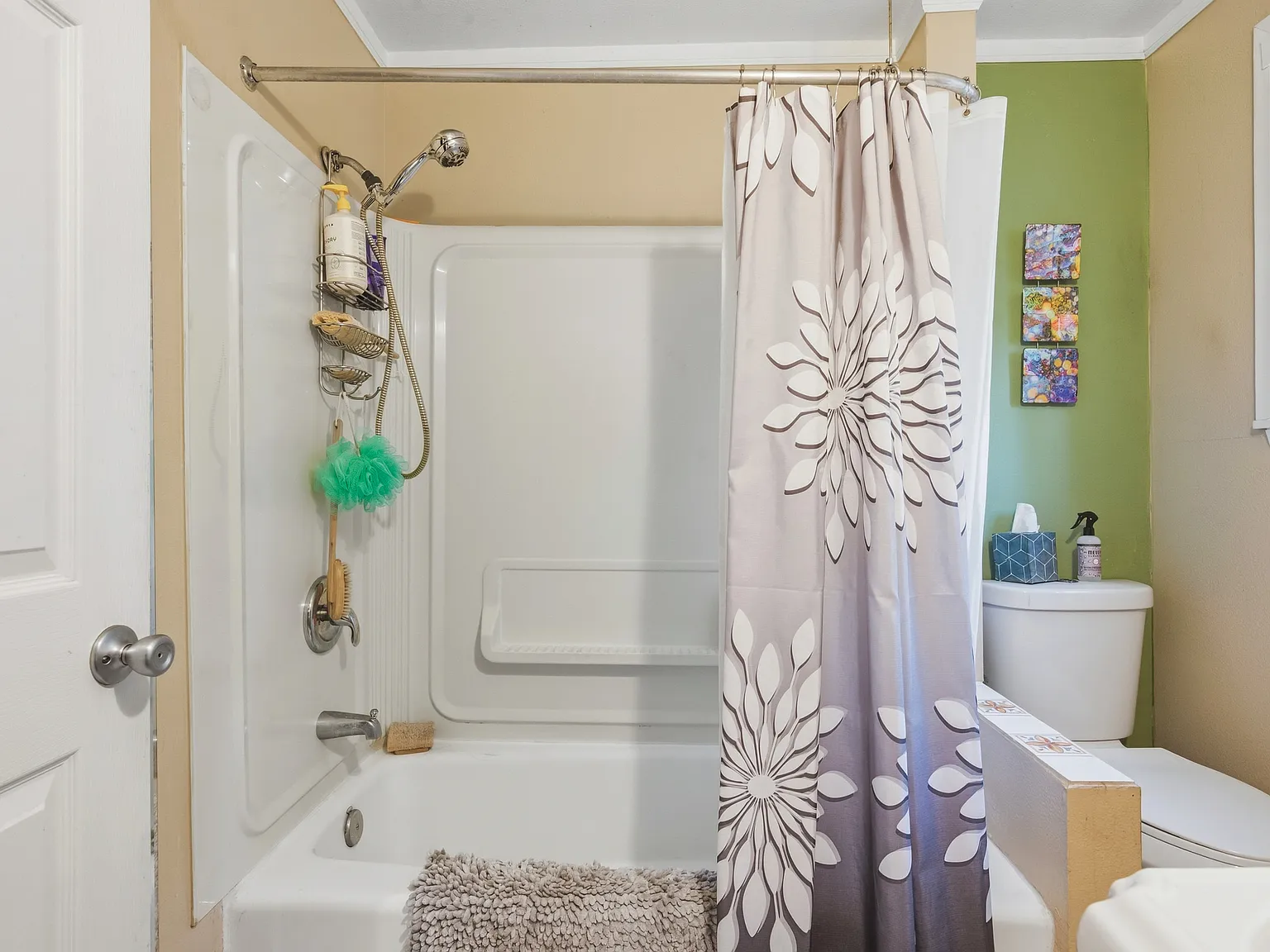 3 bed, 1190 sqft, $3,500 — Photo 3