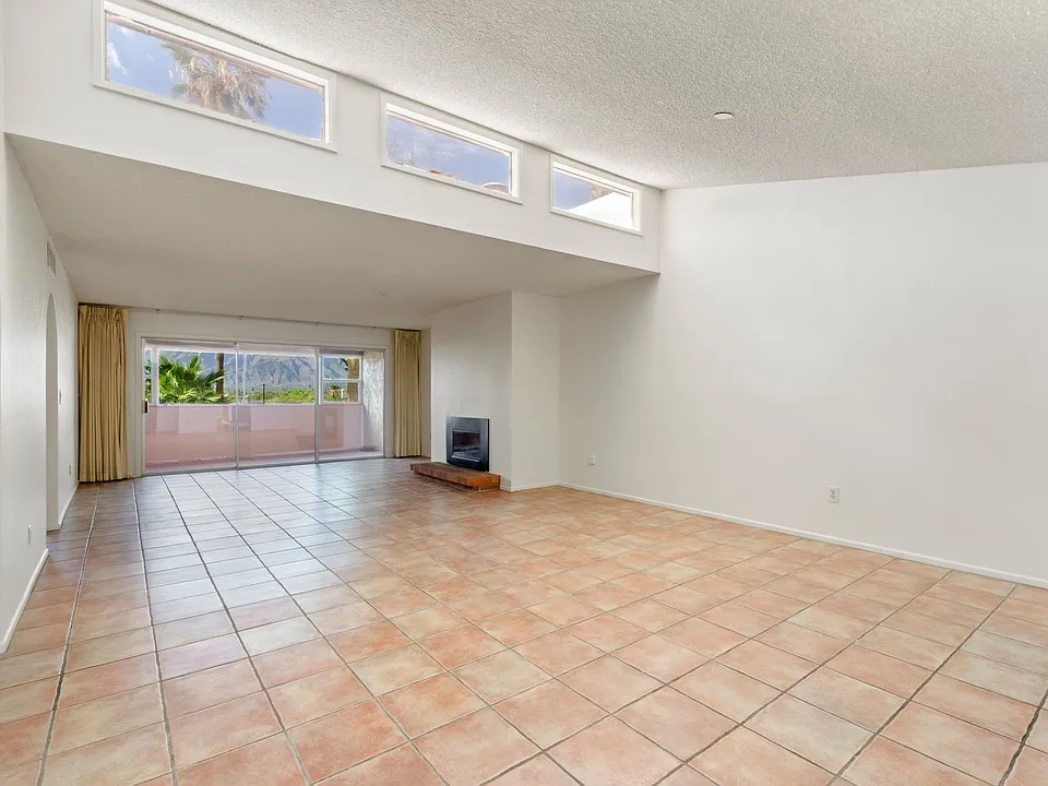 524 N Dodge Blvd