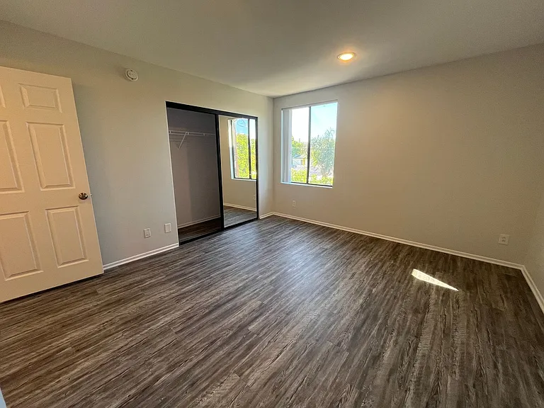 5235 Kester Ave — Photo 60