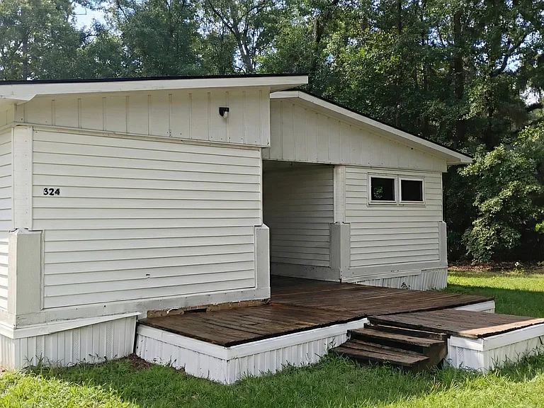 524 Arnall Dr — Photo 2