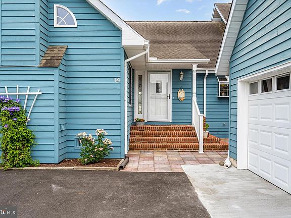 3rd image of 14 Mallard Dr E