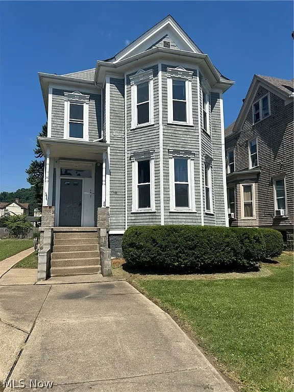 421 N Front St photo 1