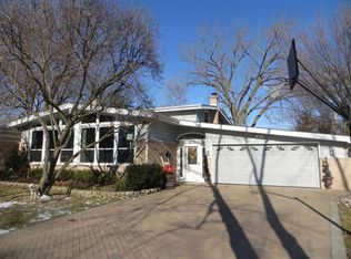 2828 Virginia Ln, Glenview, IL 60025