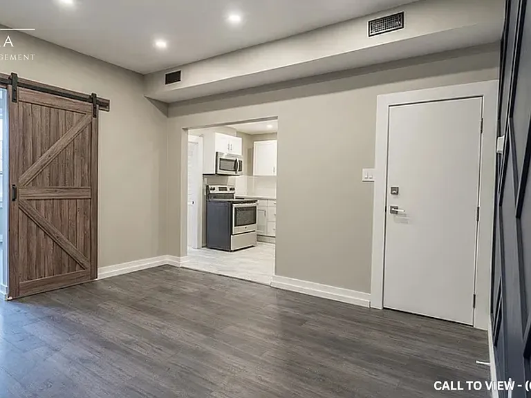 484 Main St E #1 — Photo 3