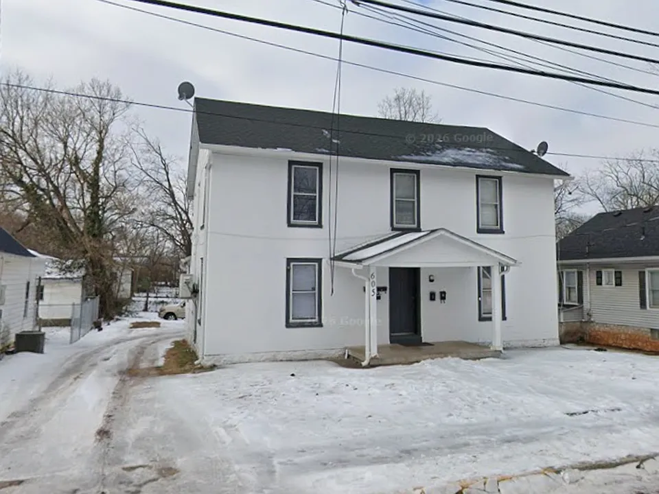 605 Woodford Ave