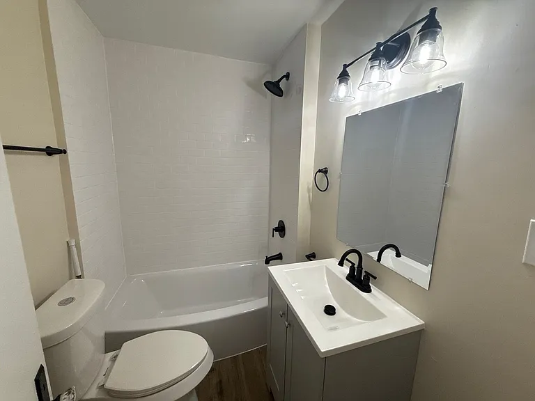 15519 Plainview Ave — Photo 8