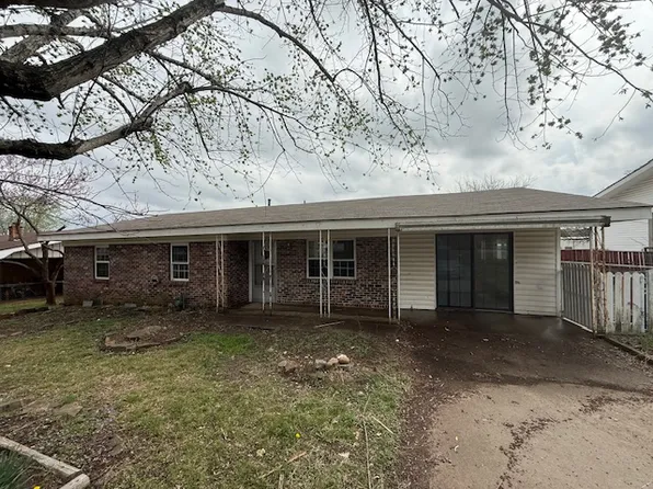 1901 Kris Dr, Ozark, AR 72949
