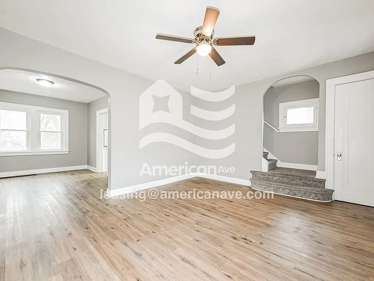 569458_003_living_room_14387188.jpg