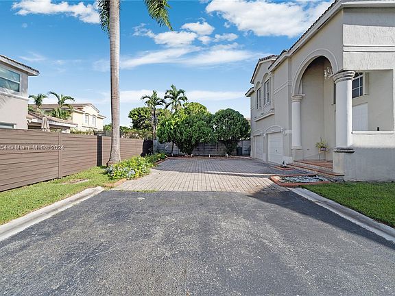 3rd image of 4789 NW 112th Ct