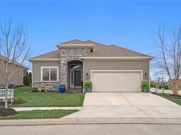 11695 S Deer Run St, Olathe, KS 66061