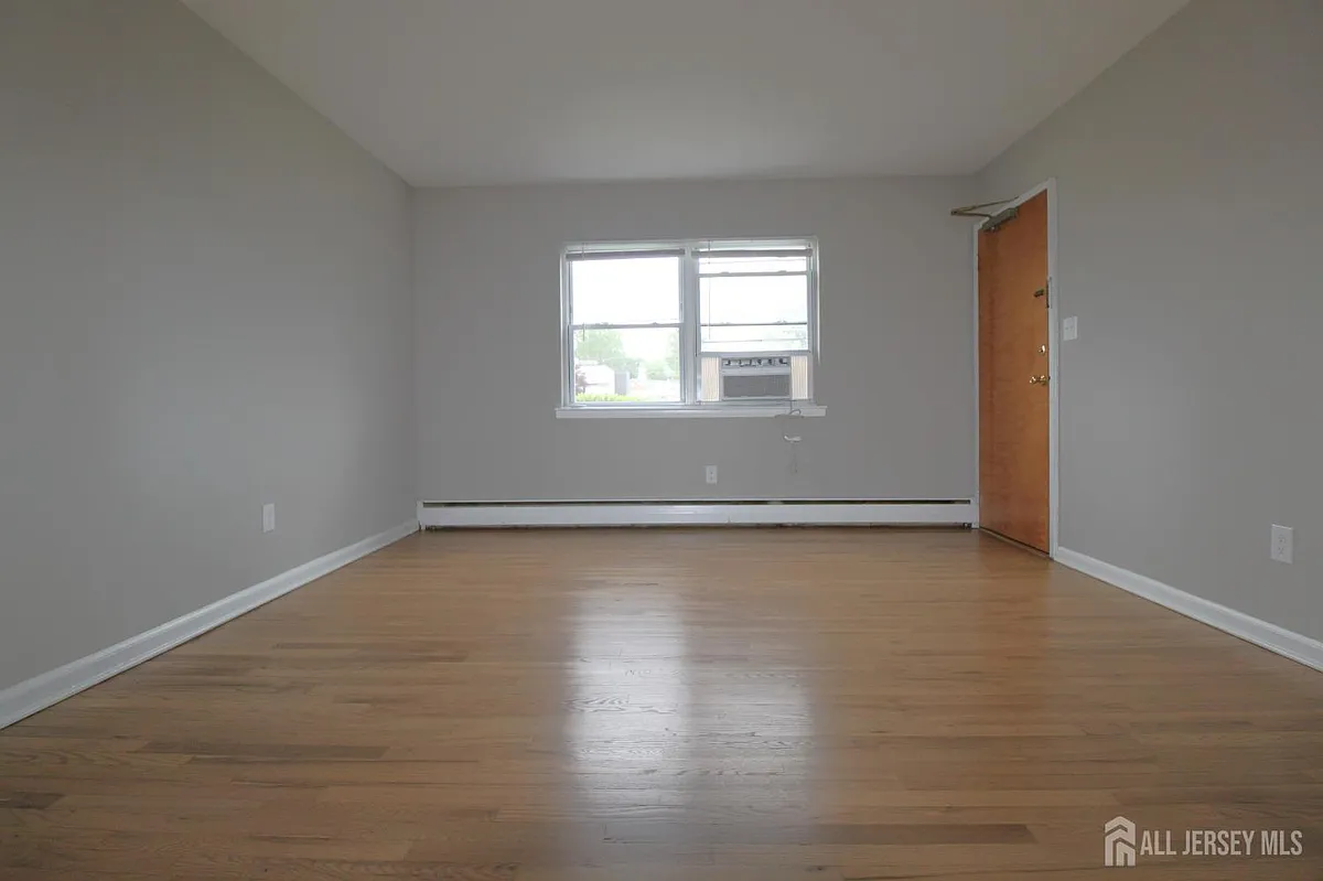 Building Photo - 250 Penn Ave #2A