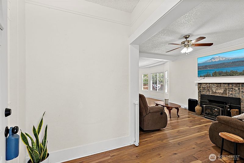 3rd image of 5419 S Oakes Street
