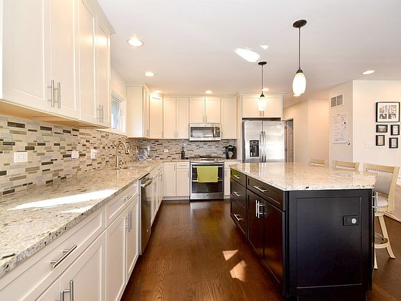 5th image of 412 E Atwater Ave