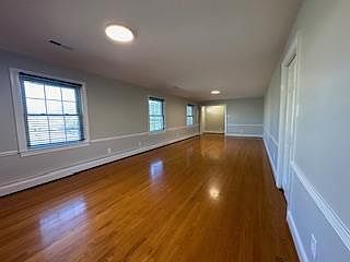 4th image of 228 E Church St
