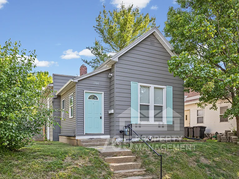 1706 Everett St — Photo 1