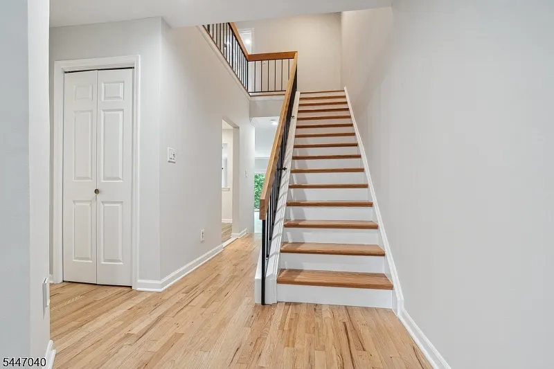 2 bed, 2.5 bath, 2000 sqft, $4,400 — Photo 2