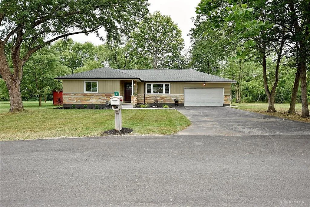 52 Hale Ln photo 1