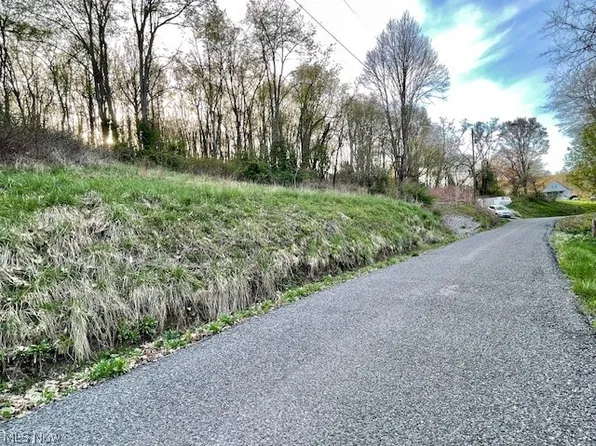 49851 Christian Pl, East Liverpool, OH 43920