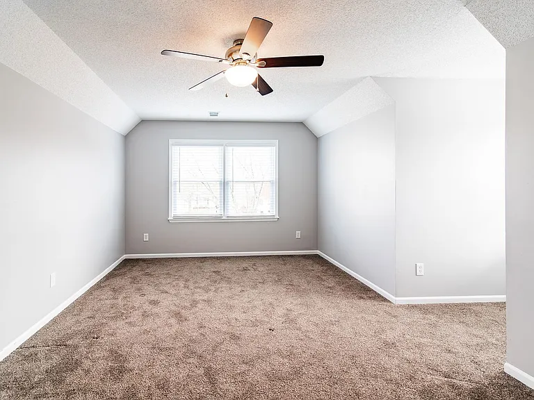 15704 Outlook St — Photo 32