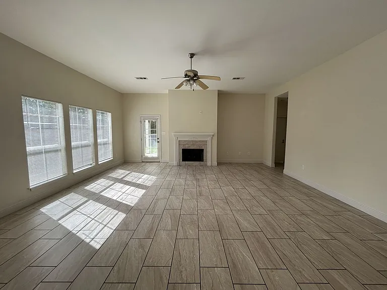 23983 Terrace Ave — Photo 8