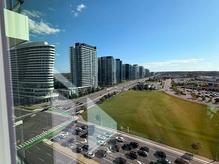 2485 Eglinton Ave W #1323 — Photo 32